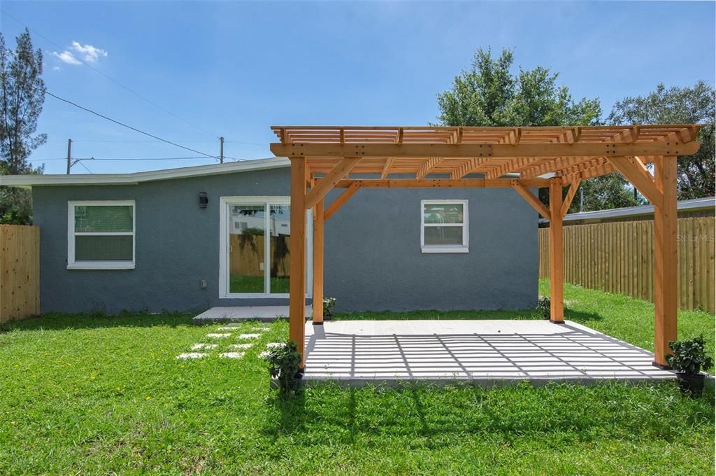 For Rent: $2,400 (4 beds, 2 baths, 1096 Square Feet)
