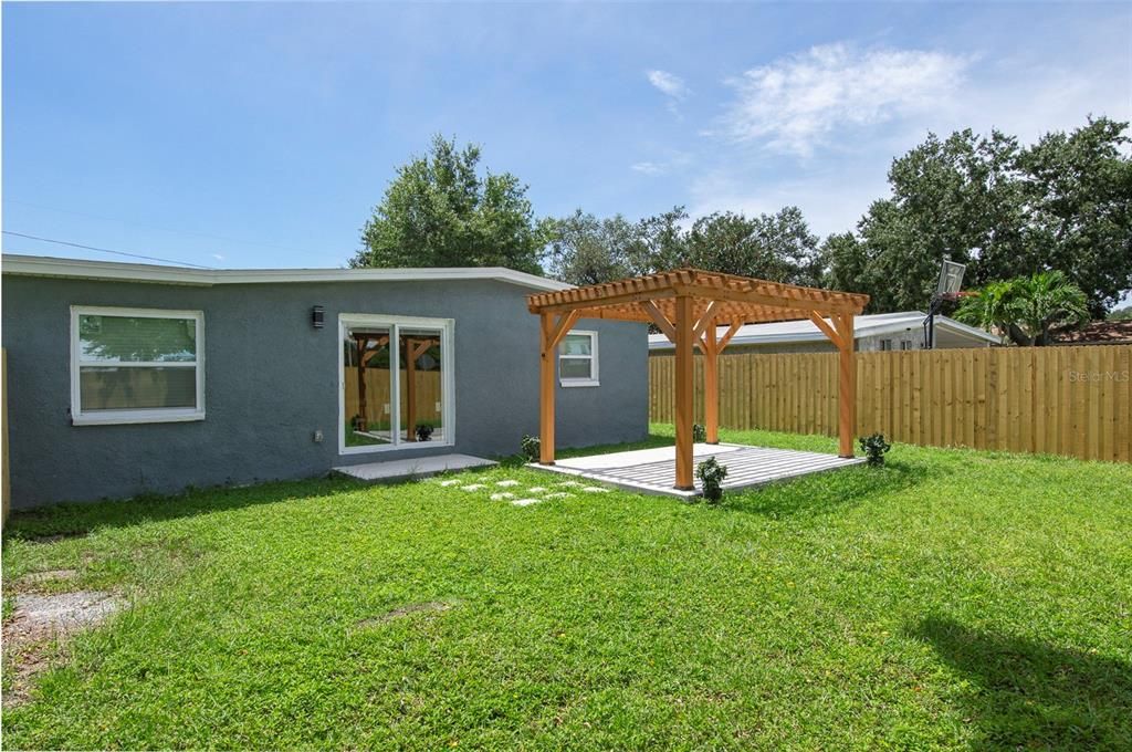 For Rent: $2,400 (4 beds, 2 baths, 1096 Square Feet)