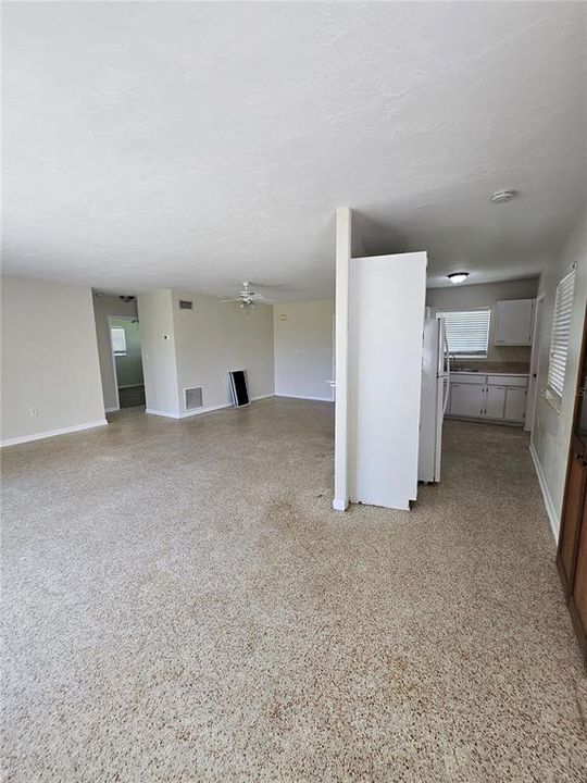 For Rent: $1,150 (2 beds, 1 baths, 988 Square Feet)
