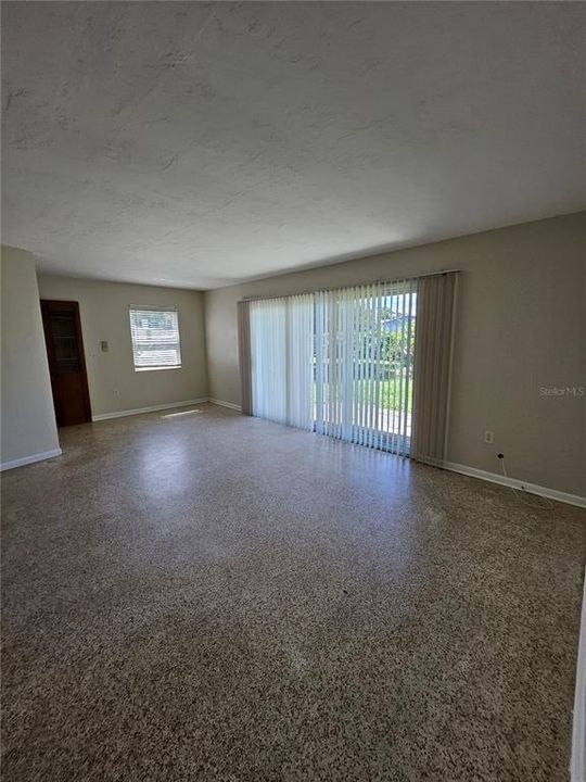 For Rent: $1,150 (2 beds, 1 baths, 988 Square Feet)