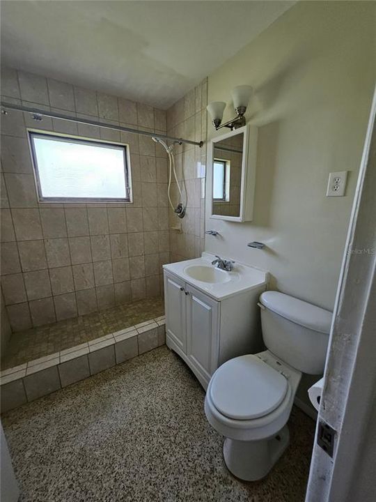 For Rent: $1,150 (2 beds, 1 baths, 988 Square Feet)