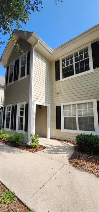 For Rent: $1,475 (1 beds, 1 baths, 965 Square Feet)