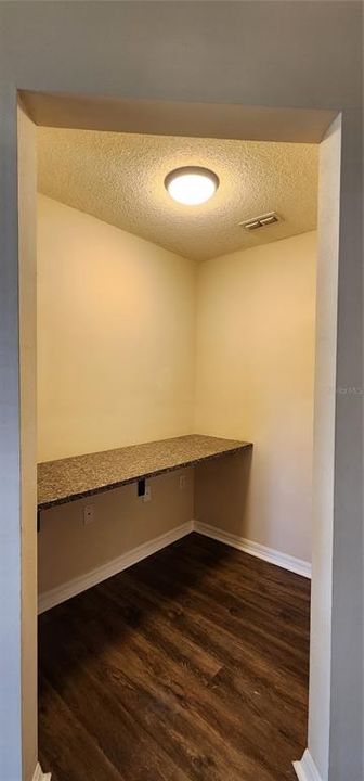 For Rent: $1,475 (1 beds, 1 baths, 965 Square Feet)