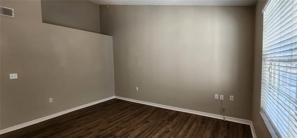 For Rent: $1,475 (1 beds, 1 baths, 965 Square Feet)