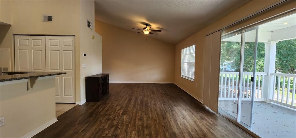 For Rent: $1,475 (1 beds, 1 baths, 965 Square Feet)