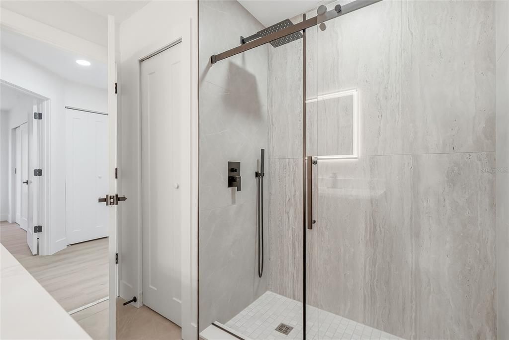 На продажу: $699,900 (4 спален, 2 ванн, 2296 Квадратных фут)