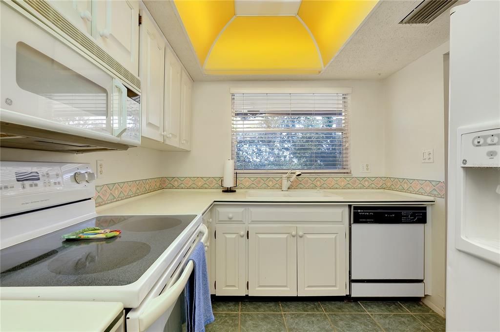 На продажу: $160,000 (2 спален, 2 ванн, 951 Квадратных фут)