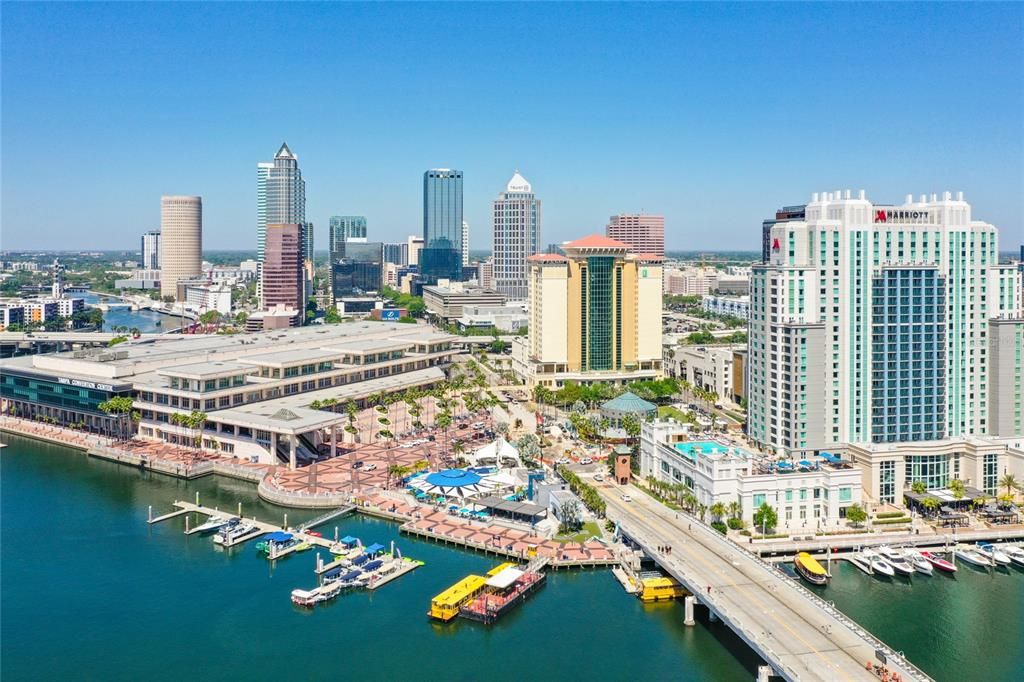 For Sale: $475,000 (2 beds, 2 baths, 1009 Square Feet)