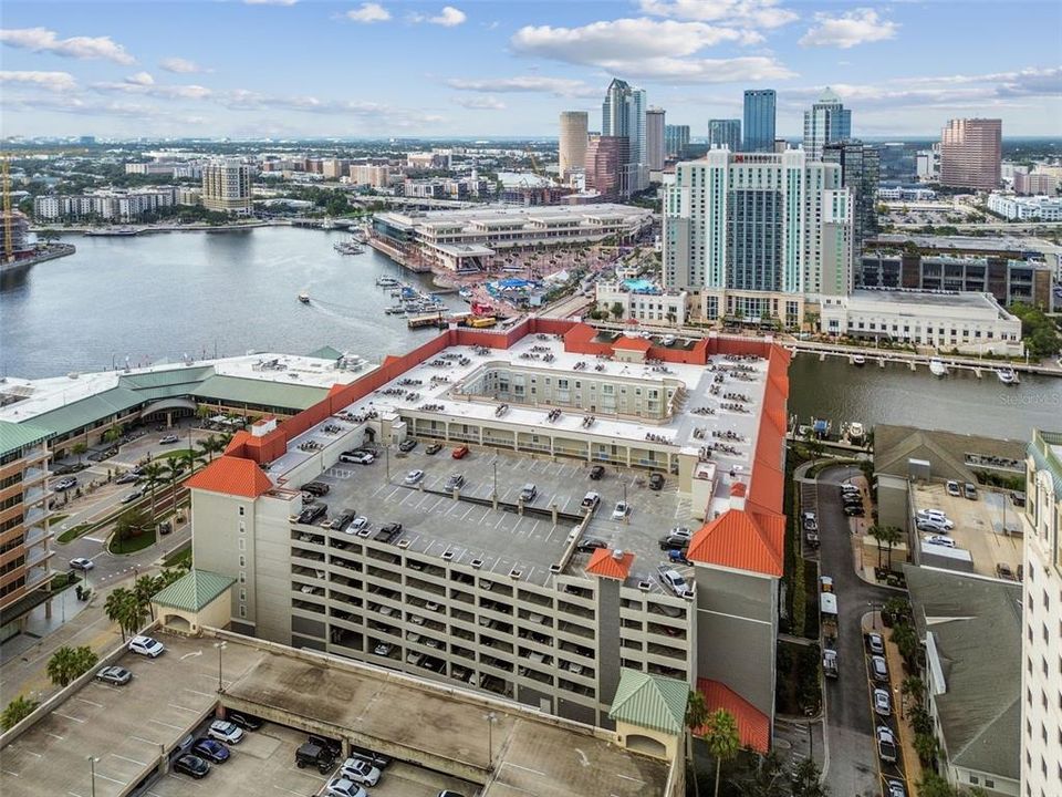 For Sale: $475,000 (2 beds, 2 baths, 1009 Square Feet)
