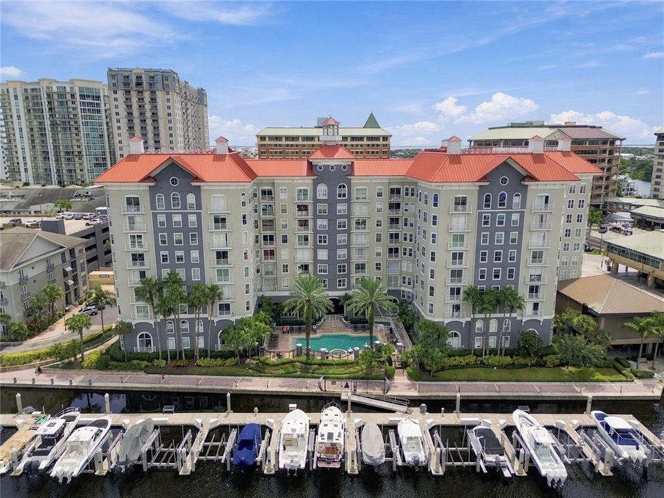 For Sale: $475,000 (2 beds, 2 baths, 1009 Square Feet)