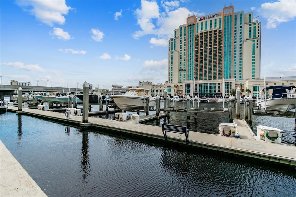 For Sale: $475,000 (2 beds, 2 baths, 1009 Square Feet)