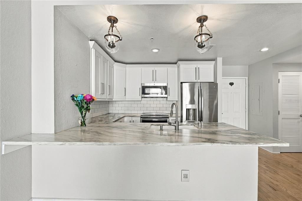 For Sale: $475,000 (2 beds, 2 baths, 1009 Square Feet)