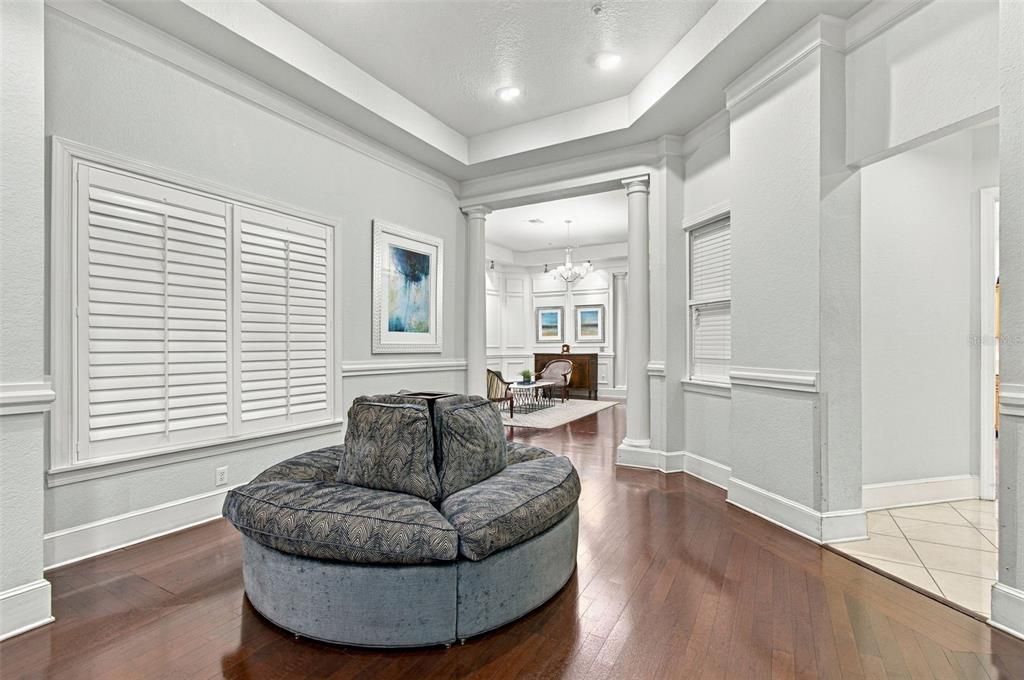 For Sale: $475,000 (2 beds, 2 baths, 1009 Square Feet)