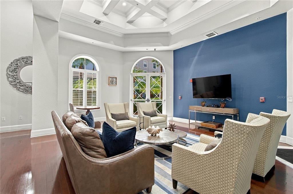 For Sale: $475,000 (2 beds, 2 baths, 1009 Square Feet)