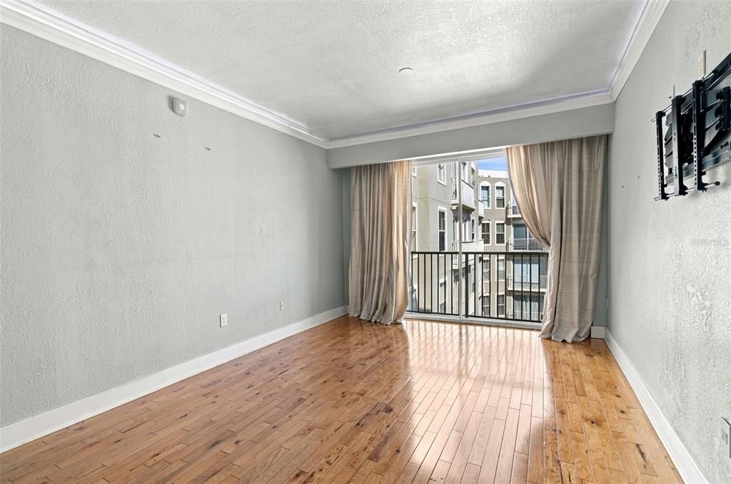 For Sale: $475,000 (2 beds, 2 baths, 1009 Square Feet)