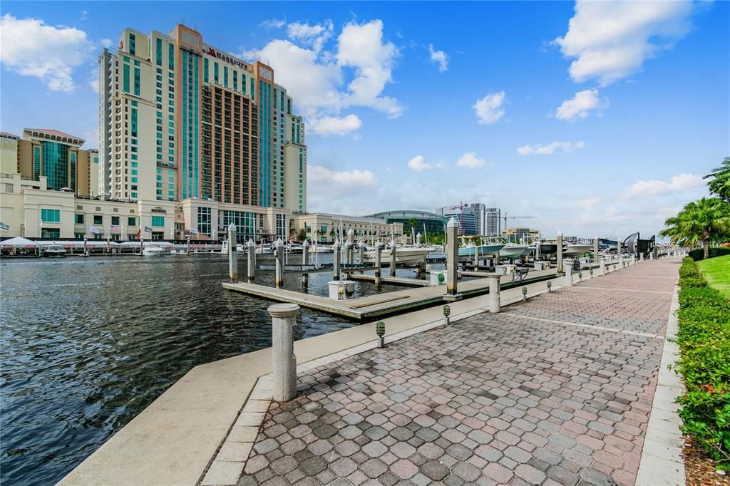 For Sale: $475,000 (2 beds, 2 baths, 1009 Square Feet)