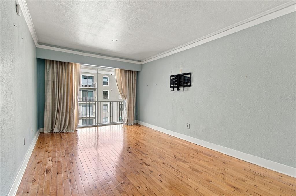 For Sale: $475,000 (2 beds, 2 baths, 1009 Square Feet)