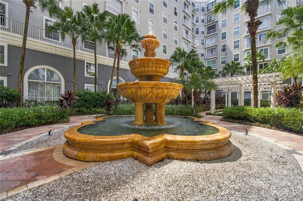 For Sale: $475,000 (2 beds, 2 baths, 1009 Square Feet)