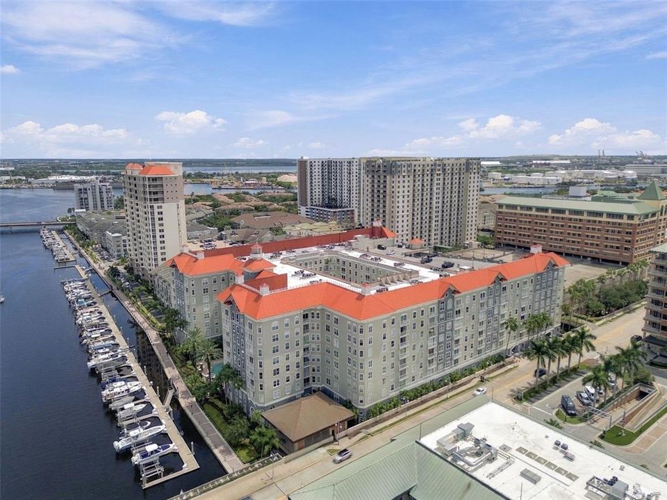 For Sale: $475,000 (2 beds, 2 baths, 1009 Square Feet)