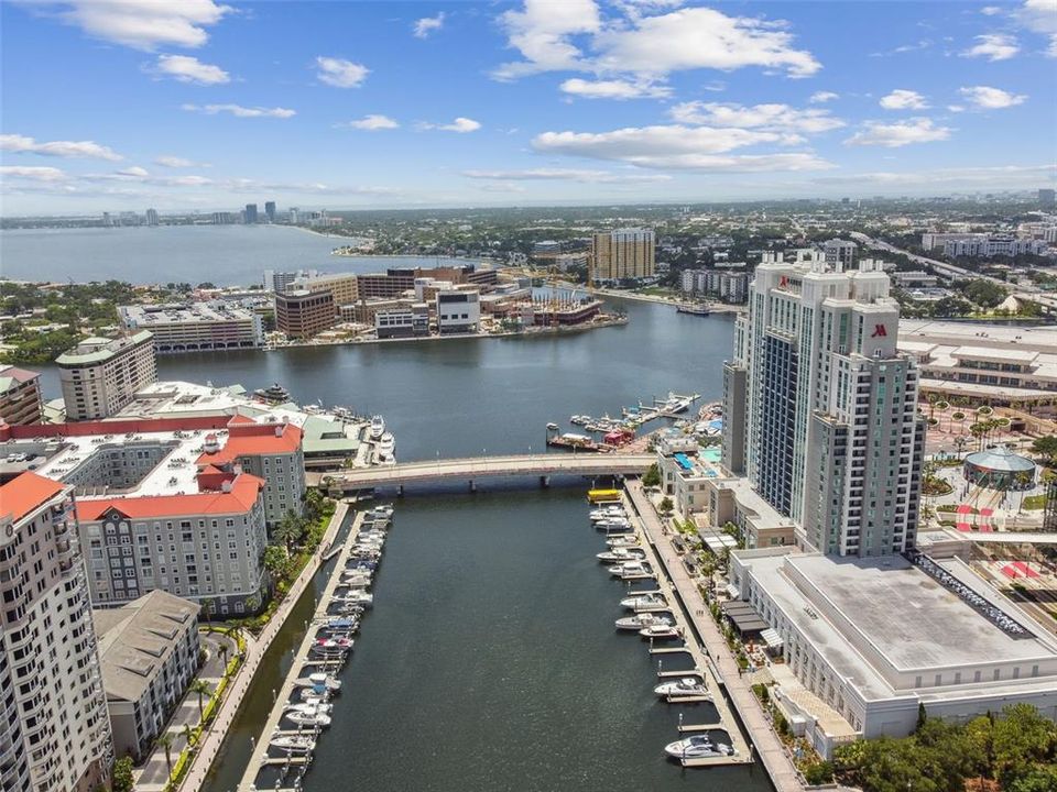 For Sale: $475,000 (2 beds, 2 baths, 1009 Square Feet)