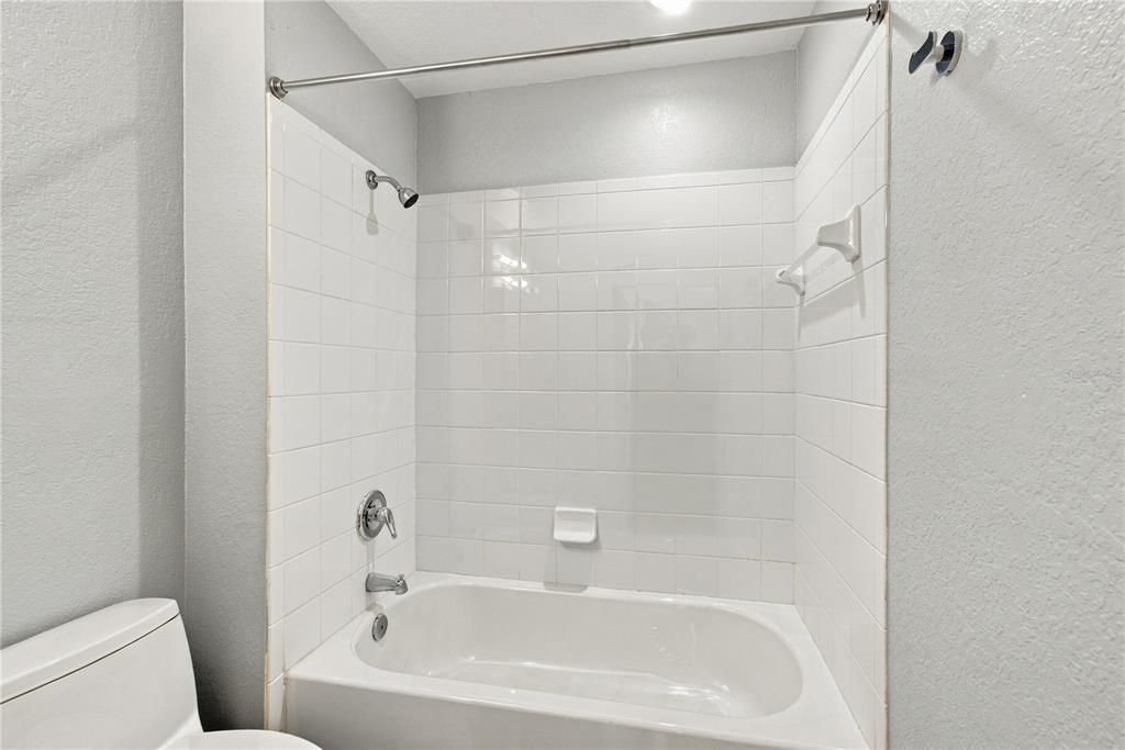 For Sale: $475,000 (2 beds, 2 baths, 1009 Square Feet)