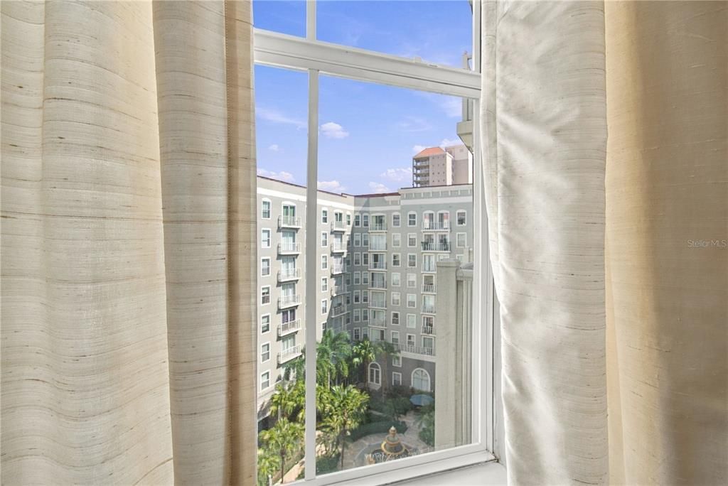 For Sale: $475,000 (2 beds, 2 baths, 1009 Square Feet)
