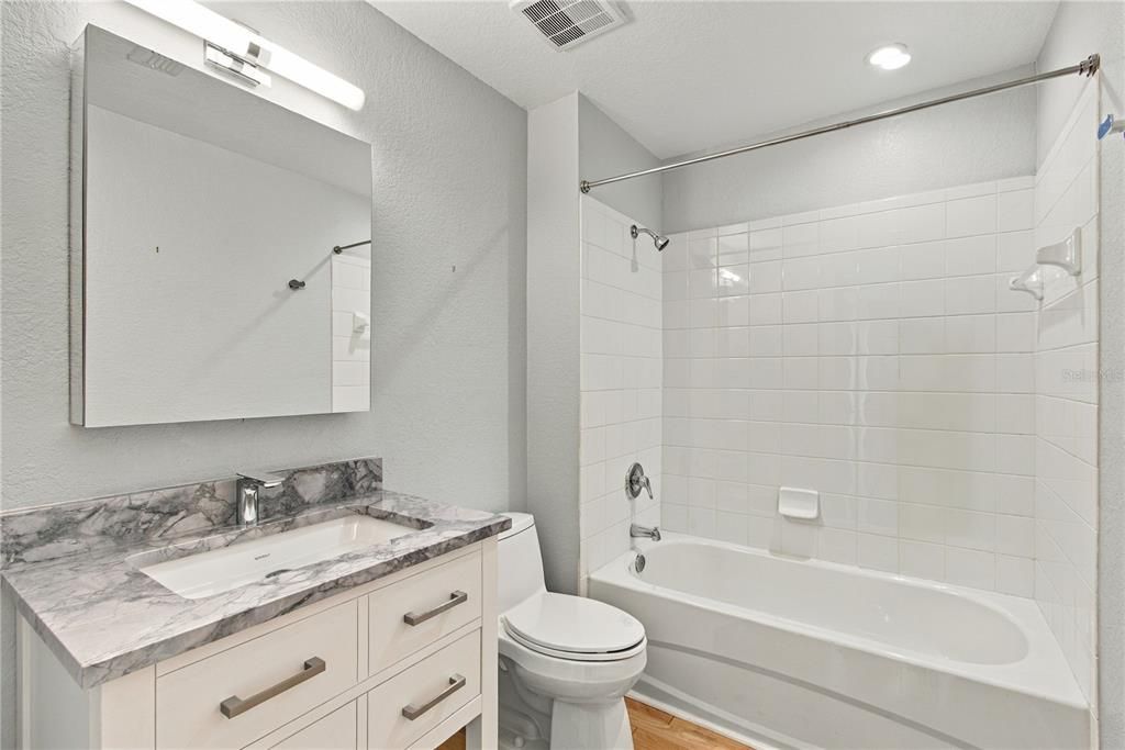 For Sale: $475,000 (2 beds, 2 baths, 1009 Square Feet)
