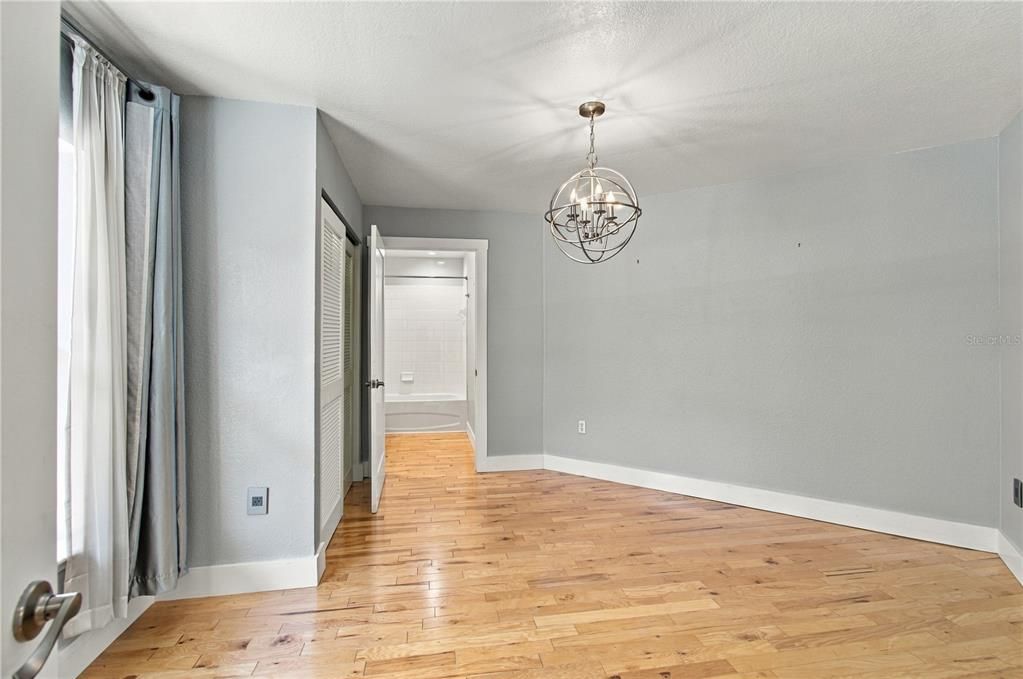 For Sale: $475,000 (2 beds, 2 baths, 1009 Square Feet)