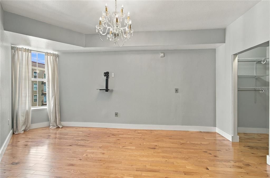 For Sale: $475,000 (2 beds, 2 baths, 1009 Square Feet)
