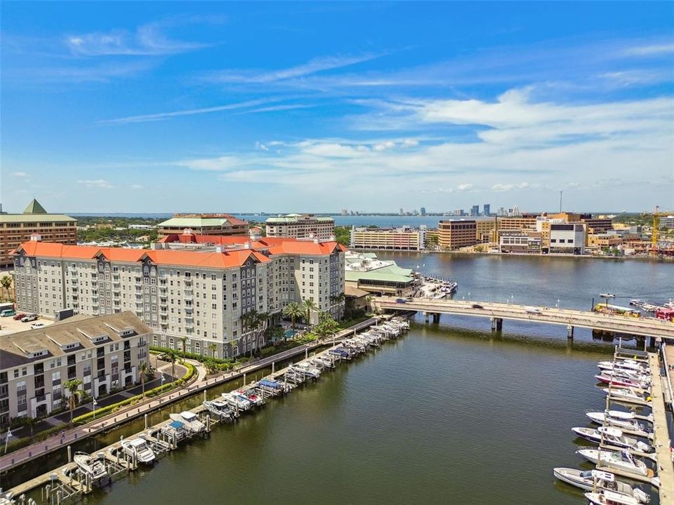 For Sale: $475,000 (2 beds, 2 baths, 1009 Square Feet)