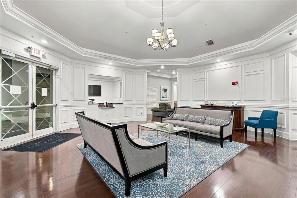 For Sale: $475,000 (2 beds, 2 baths, 1009 Square Feet)