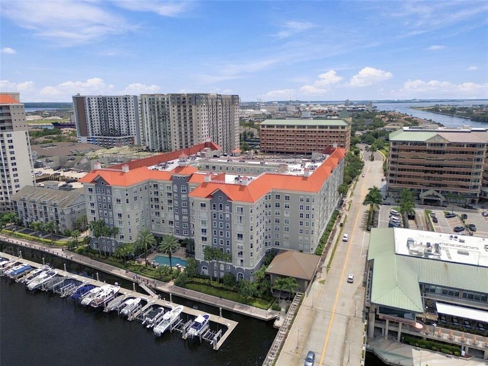 For Sale: $475,000 (2 beds, 2 baths, 1009 Square Feet)