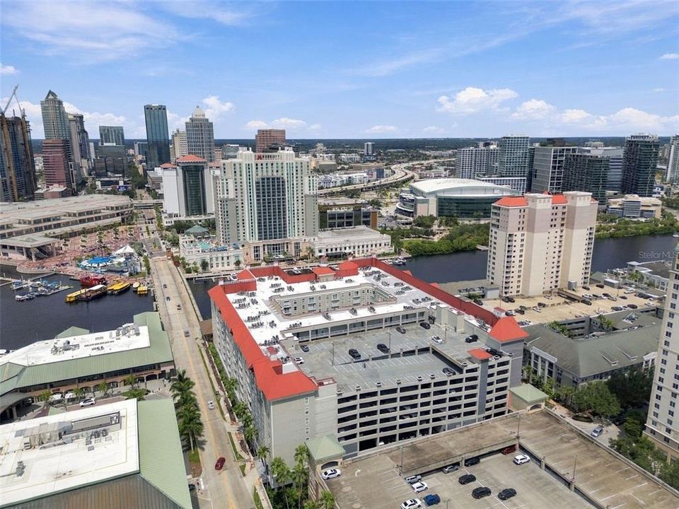 For Sale: $475,000 (2 beds, 2 baths, 1009 Square Feet)