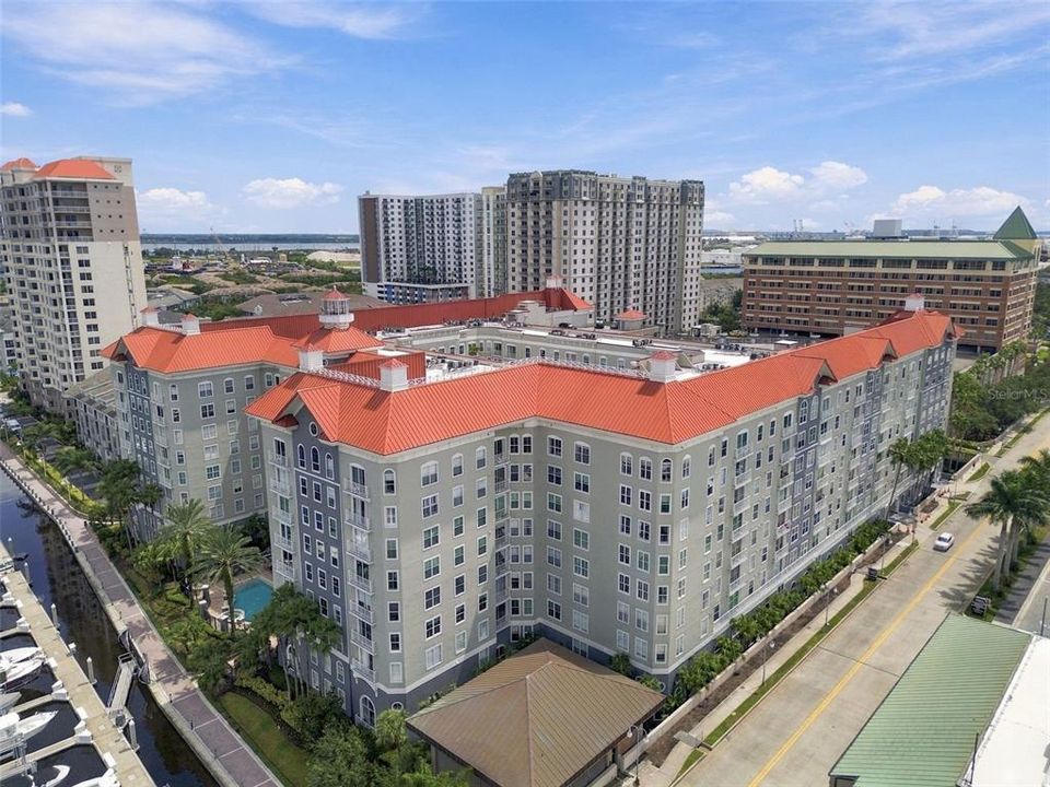 For Sale: $475,000 (2 beds, 2 baths, 1009 Square Feet)