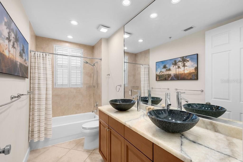 : $624,900 (3 camas, 2 baños, 2549 Pies cuadrados)