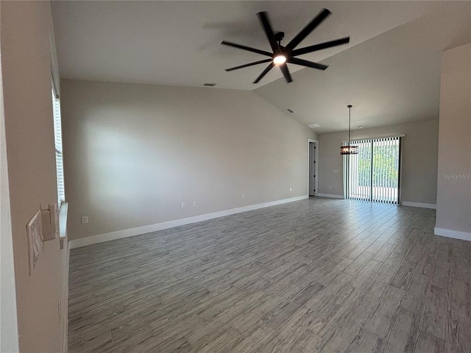 For Rent: $2,600 (4 beds, 2 baths, 1752 Square Feet)