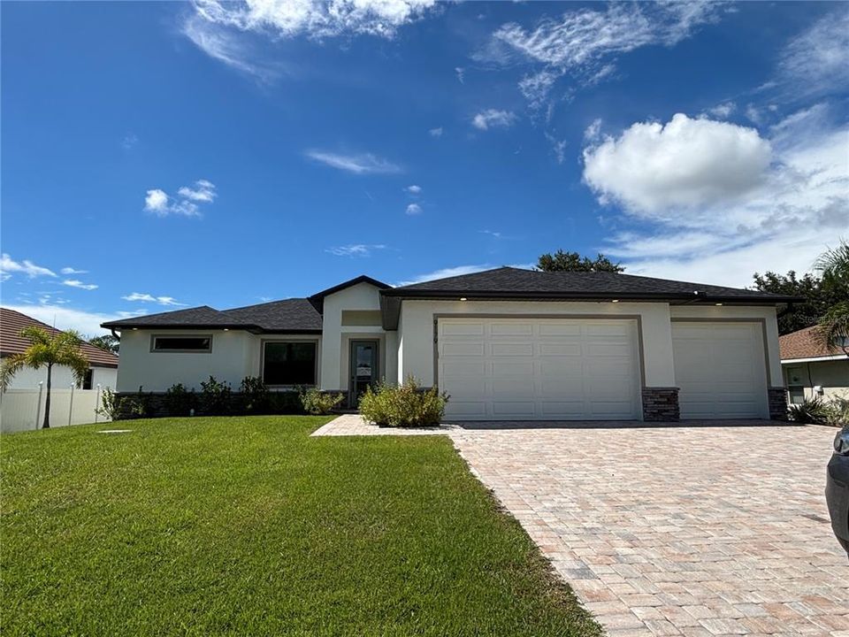 For Rent: $2,600 (4 beds, 2 baths, 1752 Square Feet)