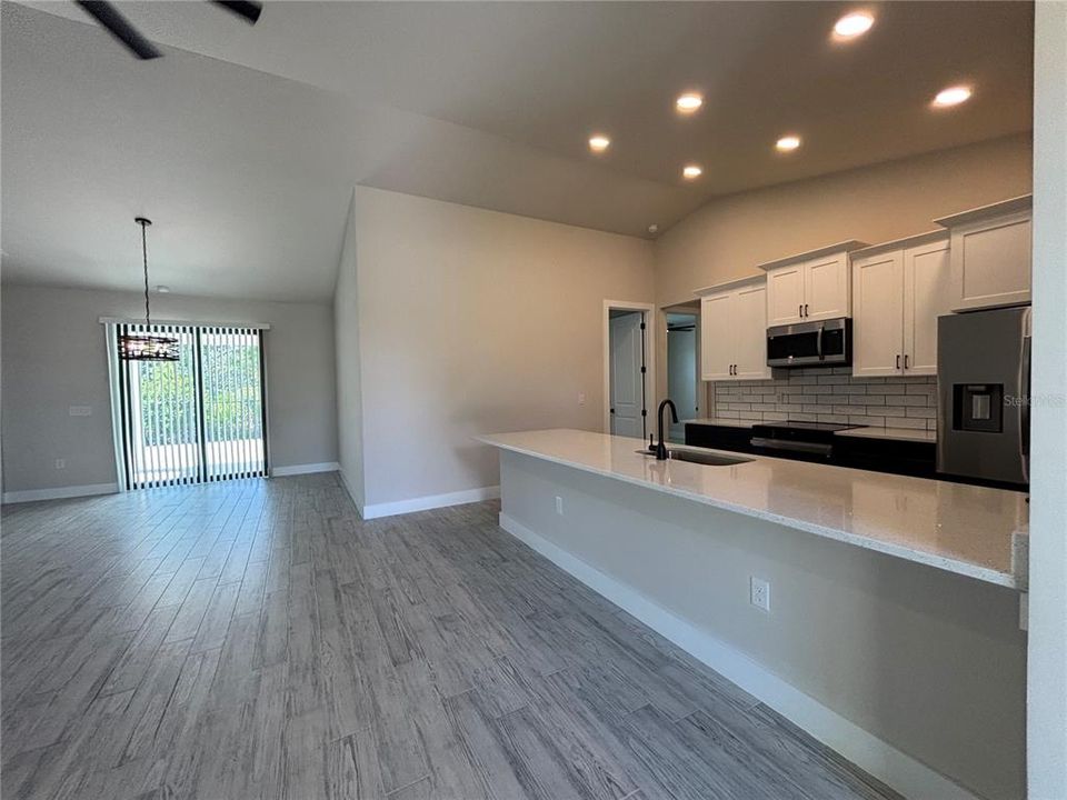 For Rent: $2,600 (4 beds, 2 baths, 1752 Square Feet)