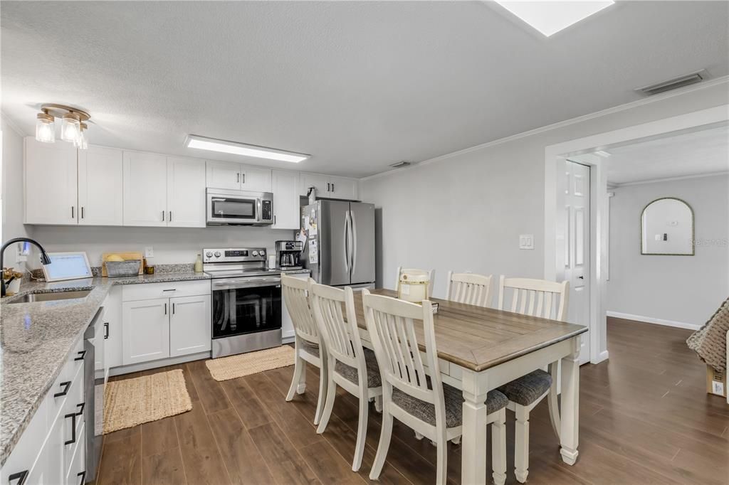 На продажу: $289,000 (3 спален, 2 ванн, 1230 Квадратных фут)