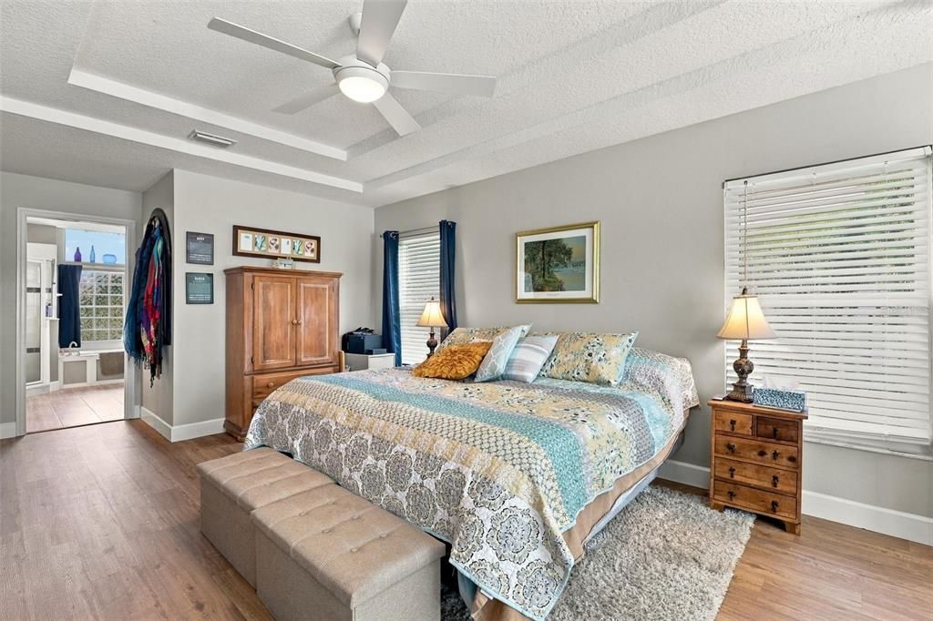 Active With Contract: $399,900 (3 beds, 2 baths, 1915 Square Feet)