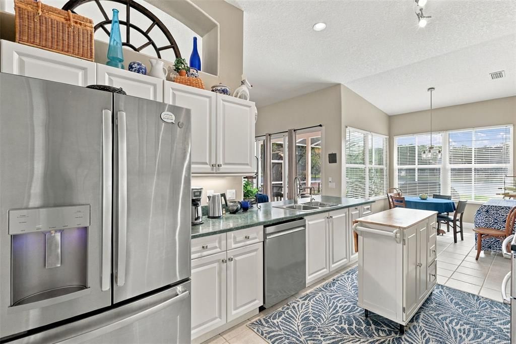 Active With Contract: $399,900 (3 beds, 2 baths, 1915 Square Feet)