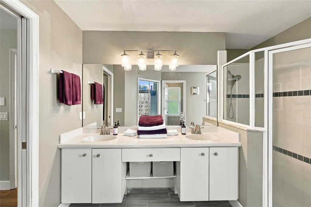 Active With Contract: $399,900 (3 beds, 2 baths, 1915 Square Feet)
