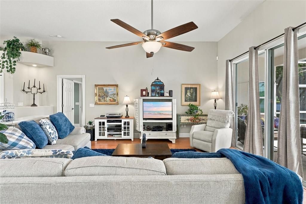 Active With Contract: $399,900 (3 beds, 2 baths, 1915 Square Feet)