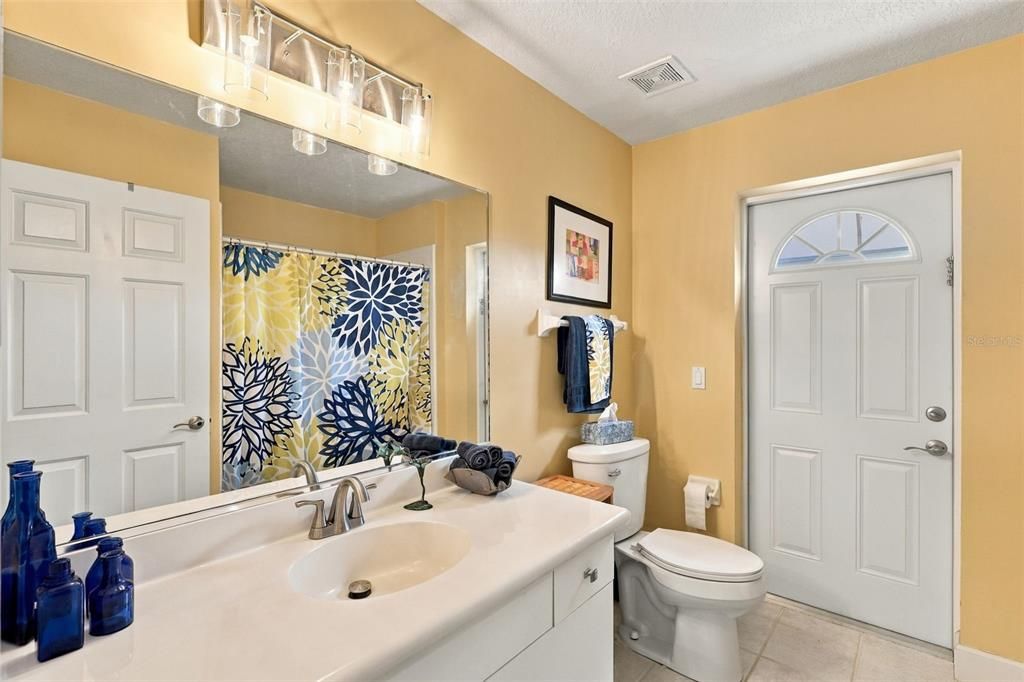 Active With Contract: $399,900 (3 beds, 2 baths, 1915 Square Feet)