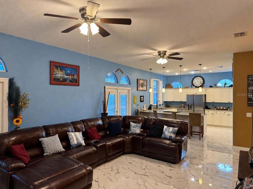 En Venta: $599,900 (3 camas, 2 baños, 1833 Pies cuadrados)