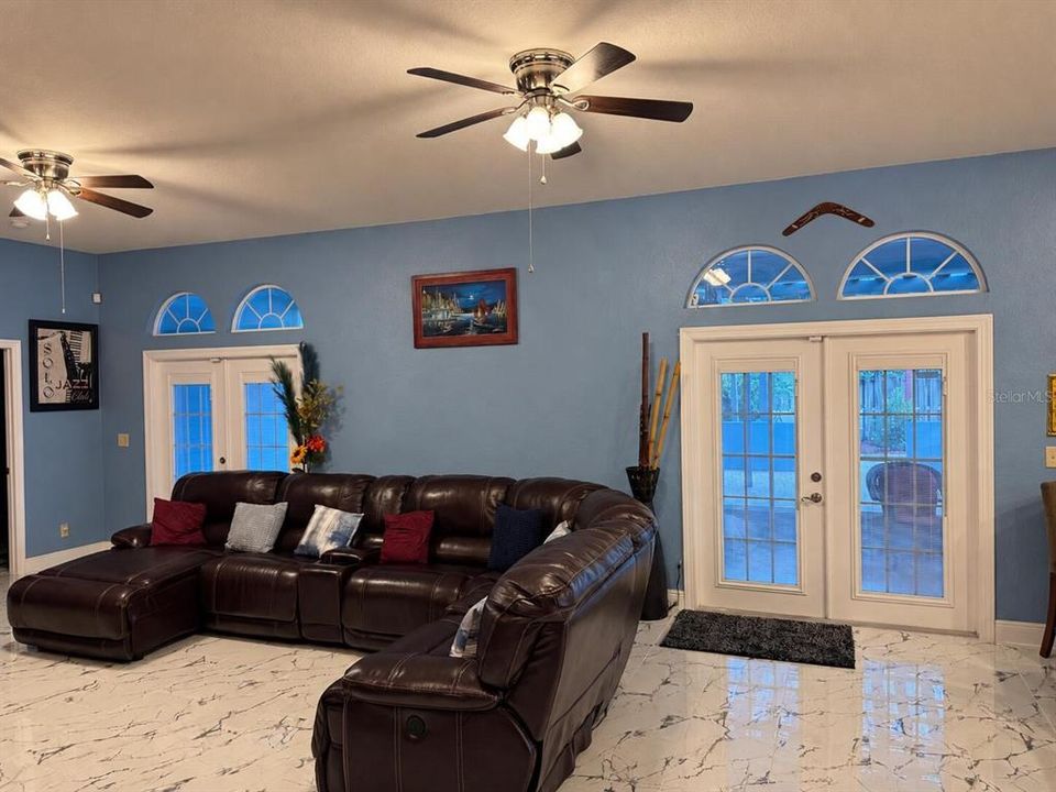 En Venta: $599,900 (3 camas, 2 baños, 1833 Pies cuadrados)