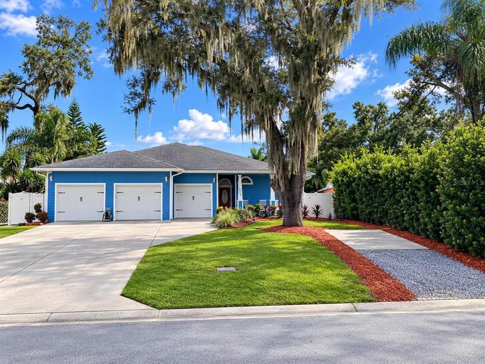En Venta: $599,900 (3 camas, 2 baños, 1833 Pies cuadrados)