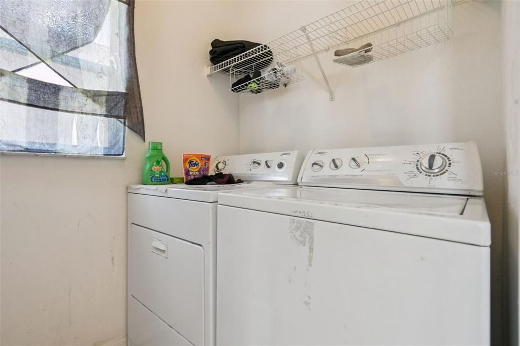 На продажу: $275,000 (4 спален, 2 ванн, 2113 Квадратных фут)