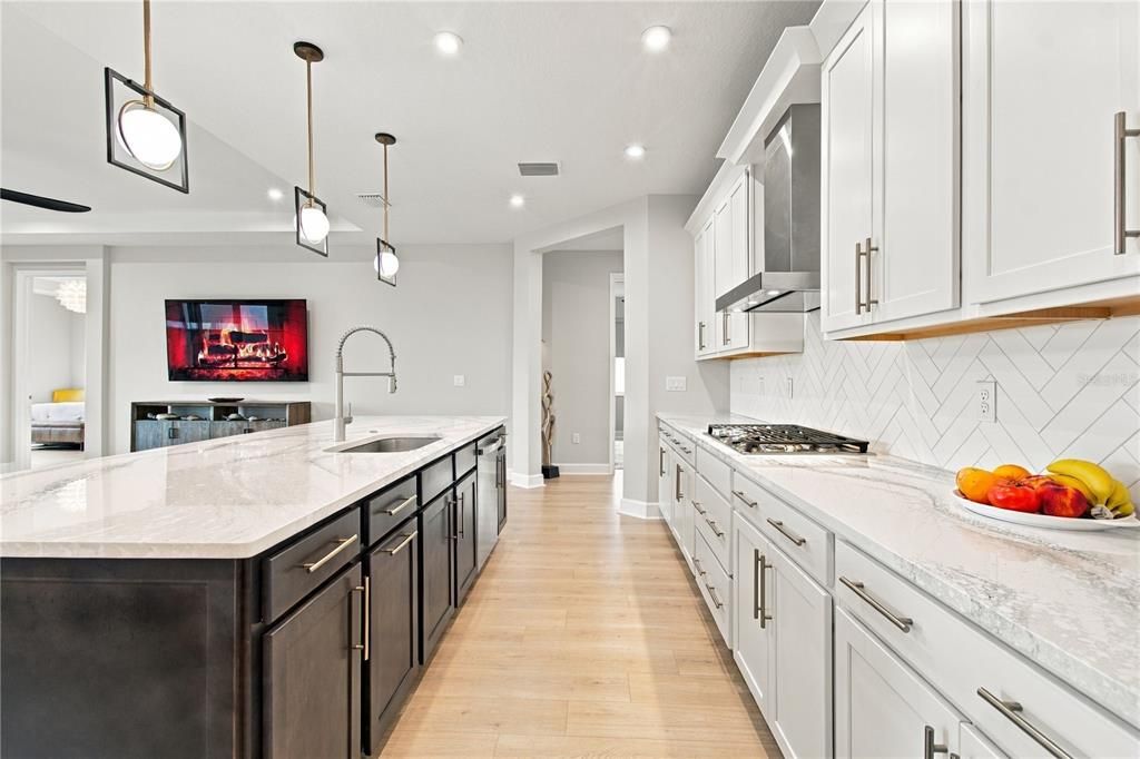 For Sale: $510,000 (2 beds, 2 baths, 1968 Square Feet)