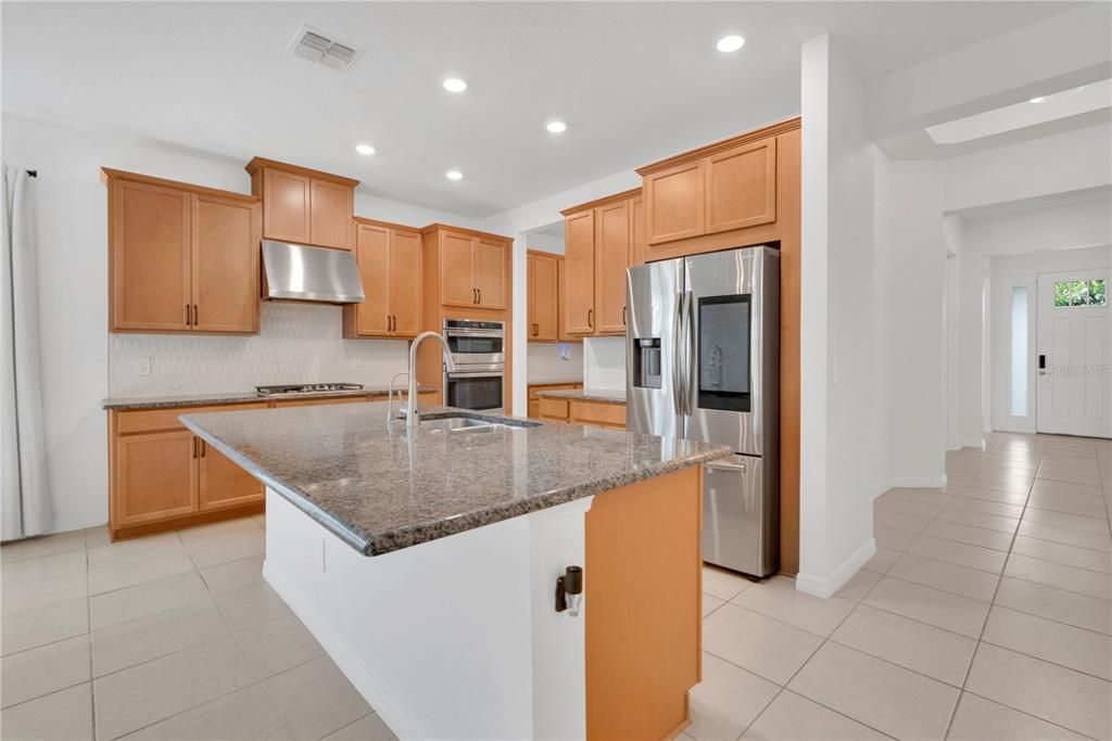 En Venta: $540,000 (4 camas, 3 baños, 2401 Pies cuadrados)